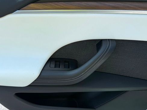 Used 2022 Tesla Model X image 21