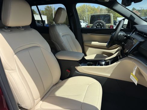 New 2026 Jeep Grand Cherokee Limited AWD/4WD image 14