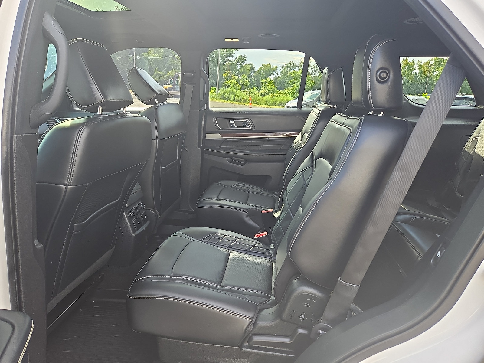 Used 2019 Ford Explorer Platinum AWD/4WD image 10