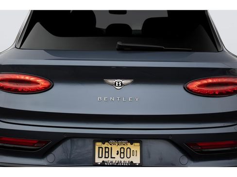 Used 2022 Bentley Bentayga image 17