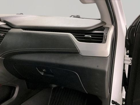 Used 2018 GMC Yukon SLT AWD/4WD image 24