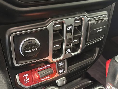 Used 2022 Jeep Gladiator Rubicon w/ LED Lighting Group AWD/4WD image 22