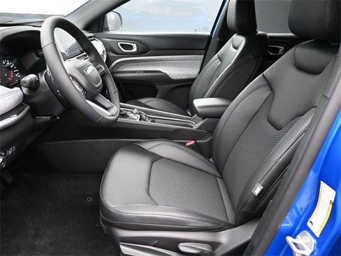 New 2025 Jeep Compass Latitude image 20