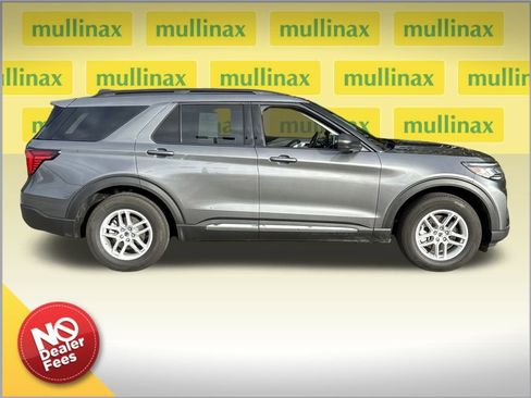 Used 2025 Ford Explorer Active image 2