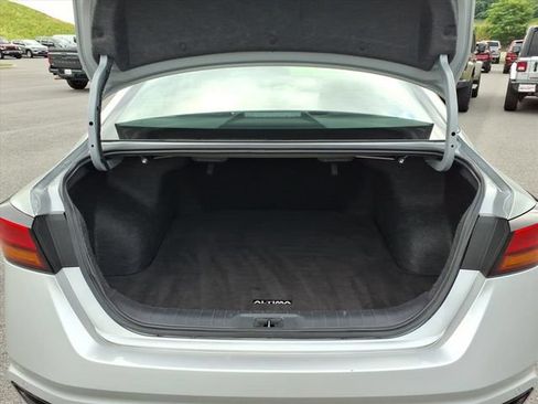 Used 2025 Nissan Altima 2.5 SV FWD image 14