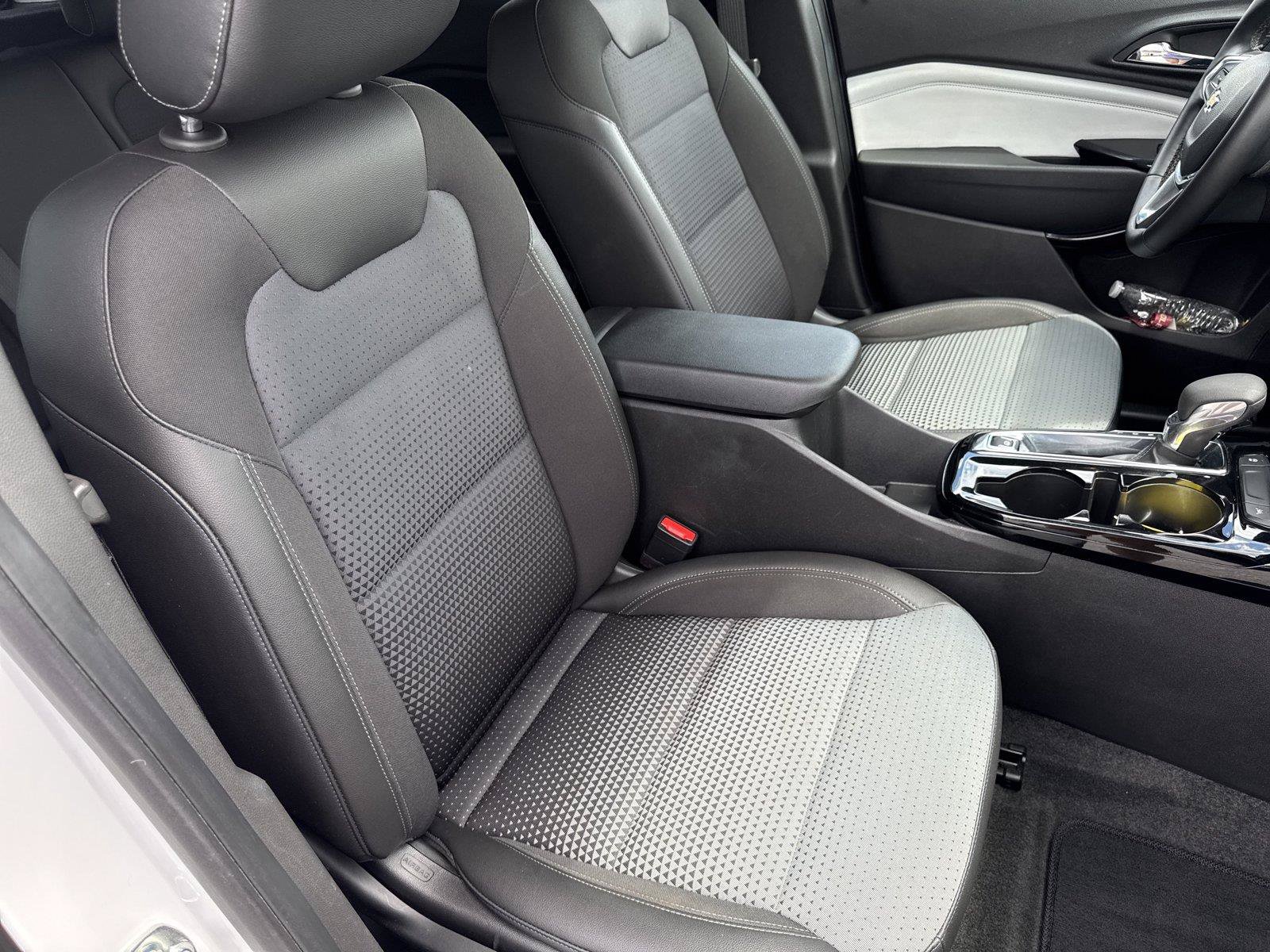 Used 2025 Chevrolet Trax LT w/ LT Convenience Package FWD image 34