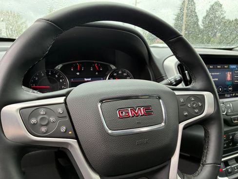Used 2024 GMC Terrain SLT AWD/4WD image 31