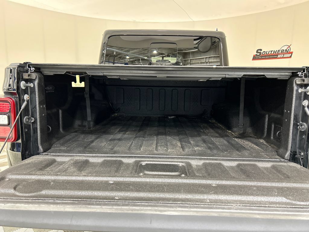 Used 2021 Jeep Gladiator Overland AWD/4WD image 5