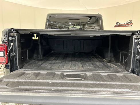 Used 2021 Jeep Gladiator Overland AWD/4WD image 5