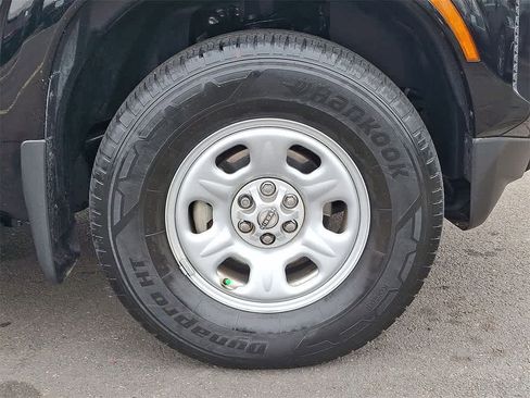 Used 2022 Nissan Frontier S w/ Graphics Package image 26