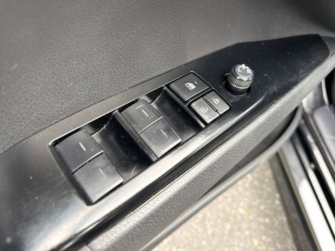 Used 2025 Toyota Camry SE image 23