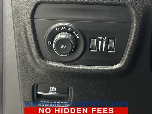 Used 2023 Jeep Grand Cherokee L Limited w/ Black Appearance Package image 40