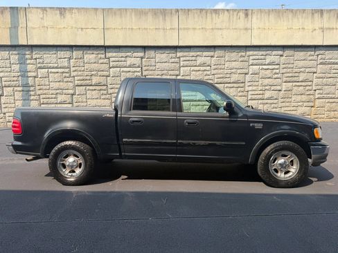 Used 2001 Ford F150 Lariat RWD image 5
