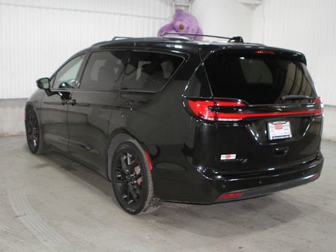 Used 2021 Chrysler Pacifica Touring-L w/ Uconnect Theater Family Group FWD image 27