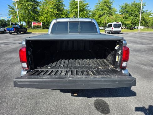 Used 2023 Toyota Tacoma SR AWD/4WD image 9