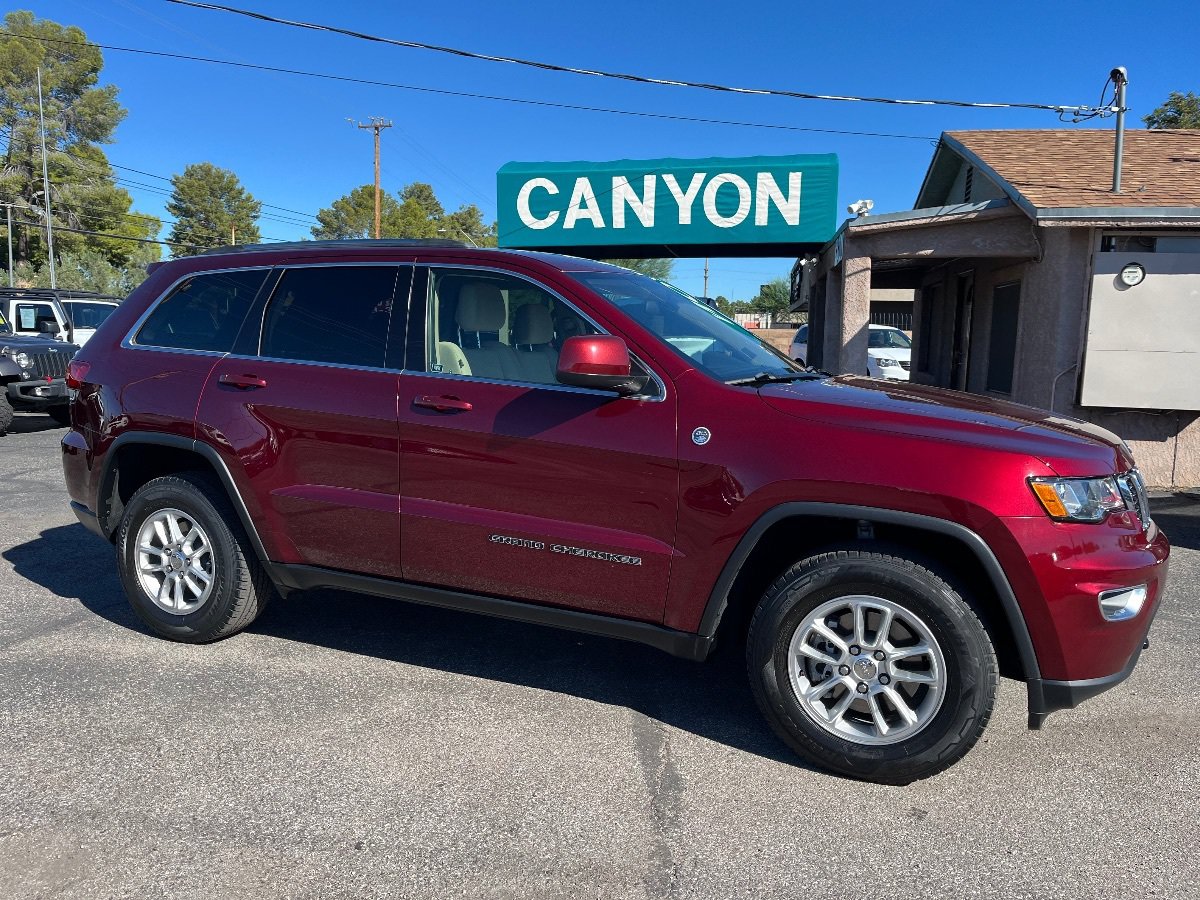 Used 2020 Jeep Grand Cherokee Laredo AWD/4WD image 2