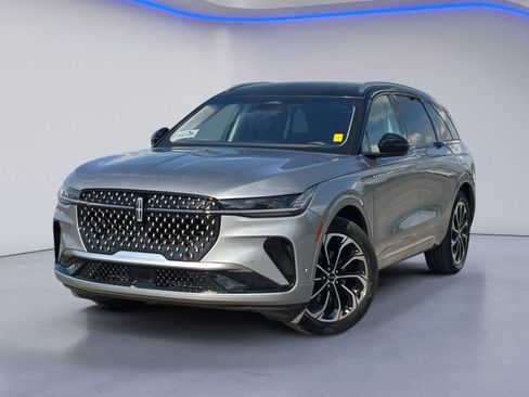 Used 2024 Lincoln Nautilus Reserve image 2