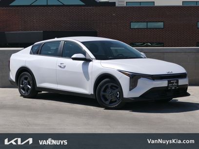 New 2025 Kia K4 LXS