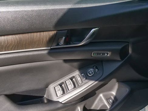 Used 2019 Honda Accord EX-L image 18