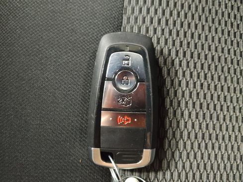 Used 2018 Ford Explorer XLT image 32