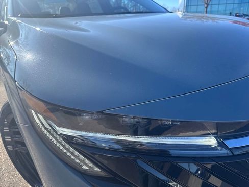 New 2026 Nissan Sentra SR w/ SR Premium Package FWD image 37