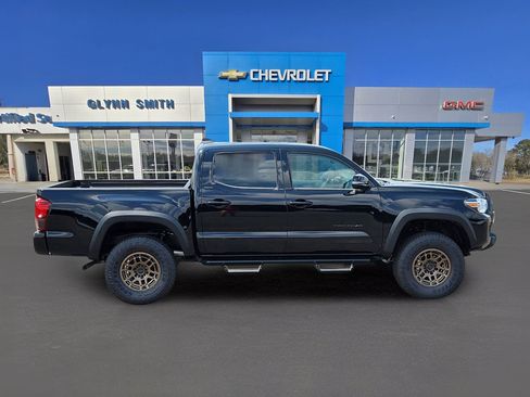 Used 2023 Toyota Tacoma 4x4 Double Cab image 4
