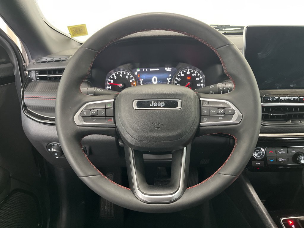 Used 2023 Jeep Compass Trailhawk w/ Trailhawk Convenience Group AWD/4WD image 5