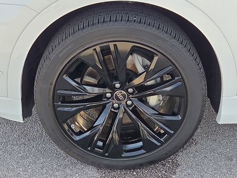 Used 2025 Audi Q8 Prestige AWD/4WD image 7