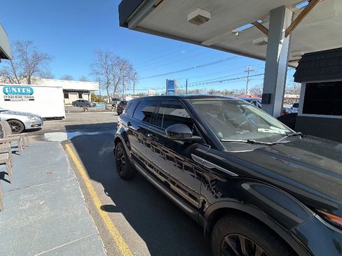 Used 2018 Land Rover Range Rover Evoque image 11