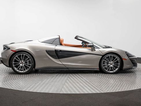 Used 2018 McLaren 570S Spider image 42