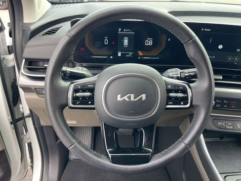Certified 2025 Kia Carnival FWD image 17