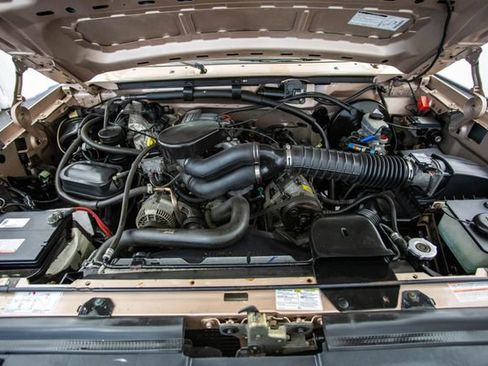 Used 1996 Ford Bronco XLT image 13