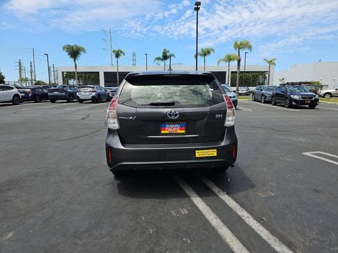 Used 2017 Toyota Prius V Four w/ Carpet Mat Package FWD image 6