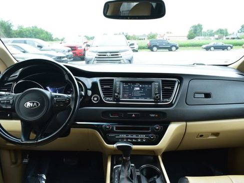 Used 2017 Kia Sedona EX FWD image 38