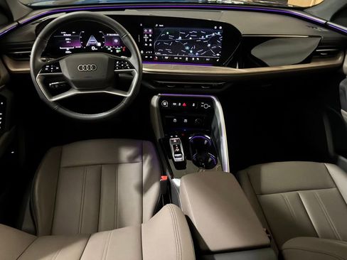 Used 2025 Audi Q5 Premium w/ Convenience Package image 13