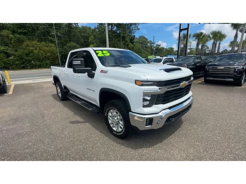 Used 2025 Chevrolet Silverado 2500 LT AWD/4WD image 8