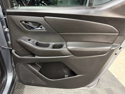Used 2021 Chevrolet Traverse LT FWD image 49