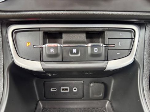 Used 2022 GMC Terrain SLE w/ Driver Convenience Package image 16