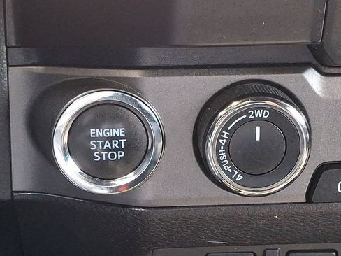 Used 2022 Toyota Tacoma TRD Off-Road AWD/4WD image 32
