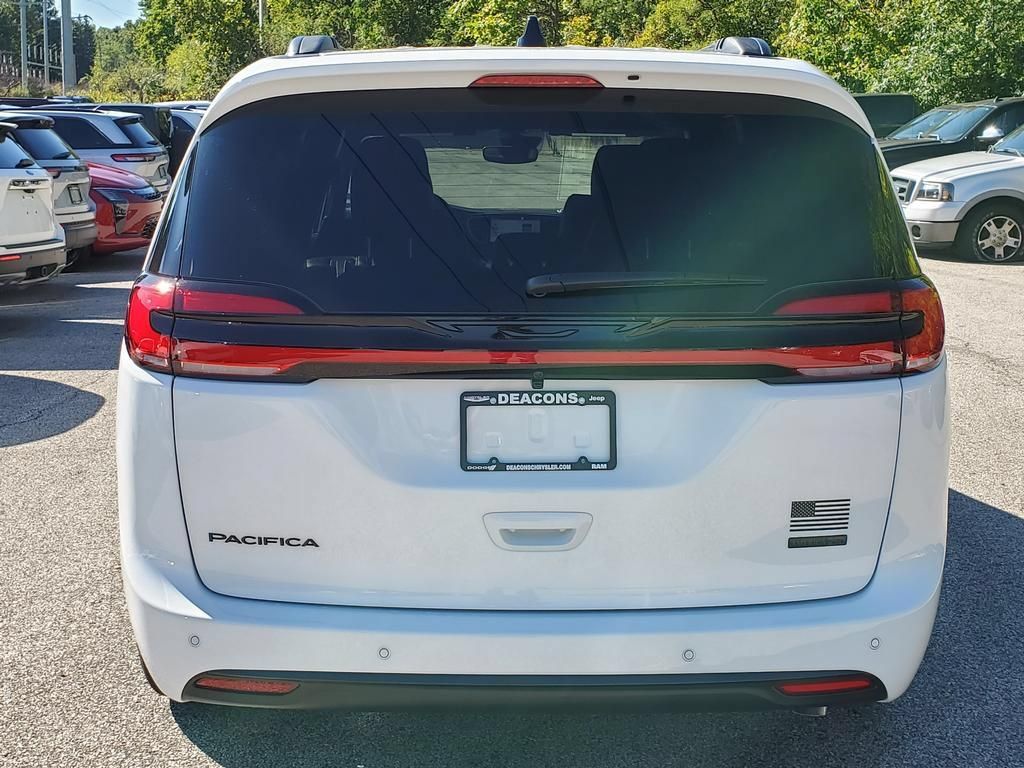 New 2027 Chrysler Pacifica Select FWD image 5