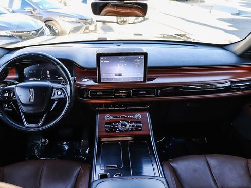 Used 2022 Lincoln Aviator Reserve w/ Elements Package Plus image 13