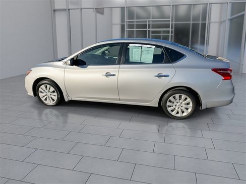 Used 2019 Nissan Sentra S image 5