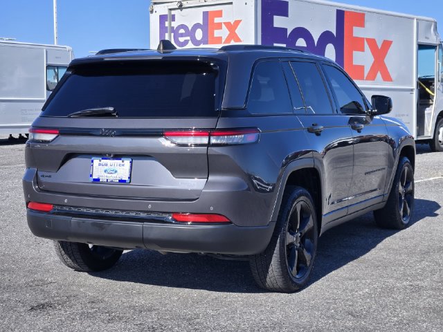 Used 2023 Jeep Grand Cherokee Altitude AWD/4WD image 7