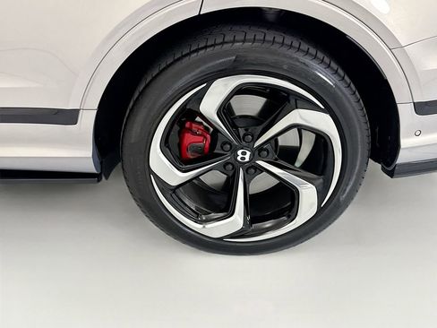 Used 2023 Bentley Bentayga AWD/4WD image 30
