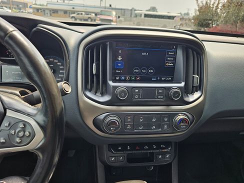 Used 2021 Chevrolet Colorado Z71 AWD/4WD image 12