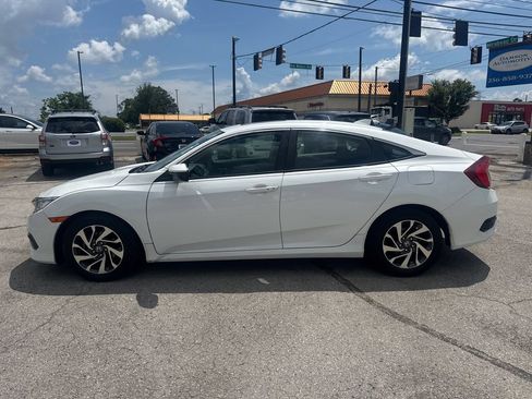 Used 2018 Honda Civic EX image 2
