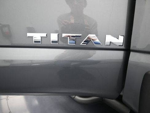 Used 2024 Nissan Titan SV w/ SV Convenience Package image 26