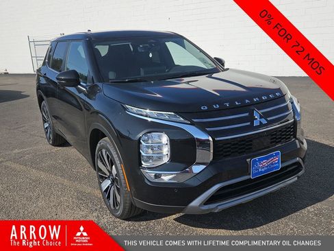 New 2025 Mitsubishi Outlander SE image 2