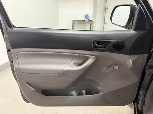 Used 2014 Toyota Tacoma 2WD Regular Cab image 9