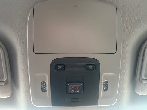 Used 2019 Toyota Camry SE image 16